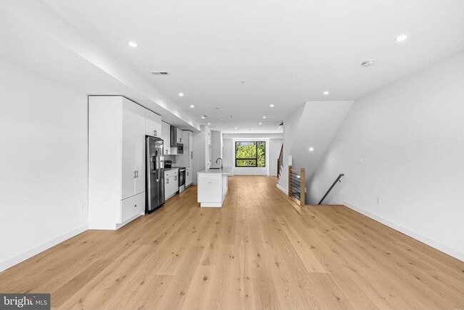 Photo - 2530 Elvans Rd SE