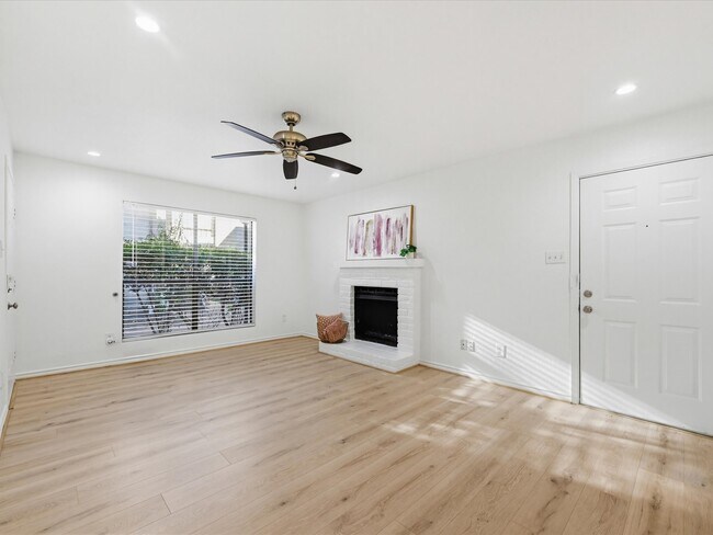 Photo - 2120 Wilcrest Dr Unit 122