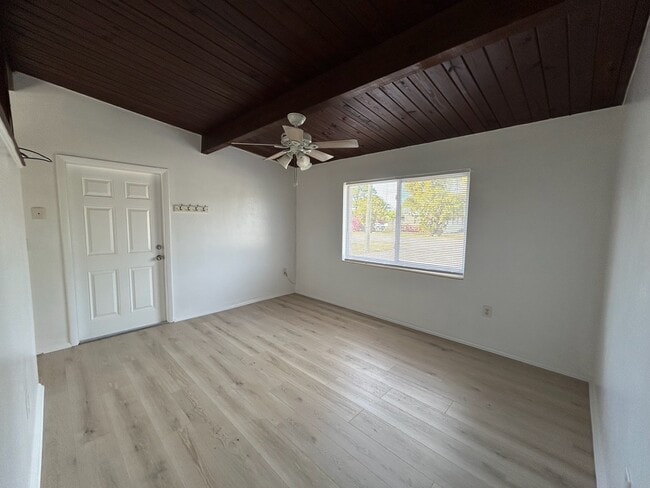 Sala de estar - 304 South Rd Unidad A