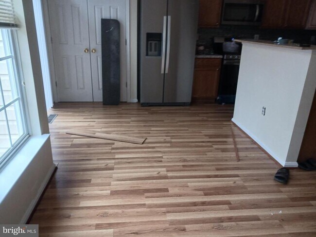 Photo - 205 Hillside Ct