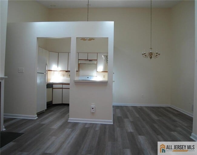 Photo - 152 Darwin Ln