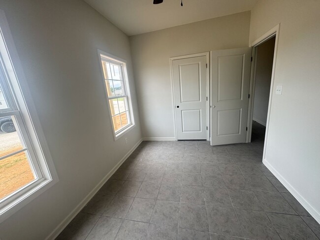 Photo - Recently Renovated 2 Bedroom 1 Bath Apartm... Unidad 111-A