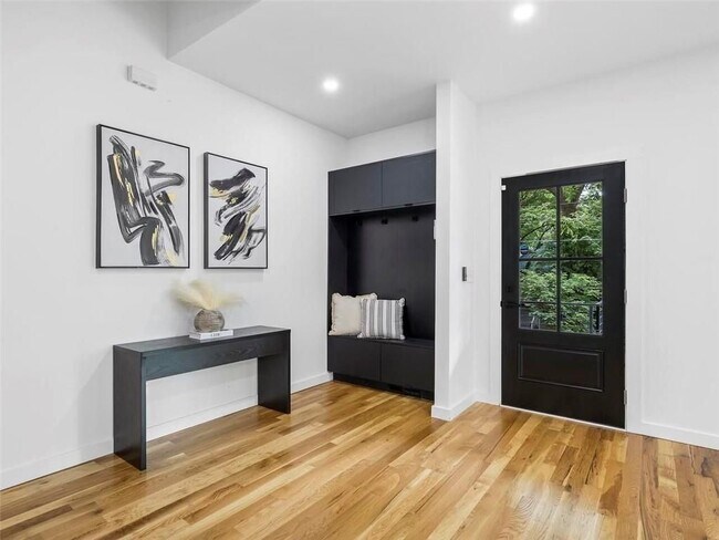 Photo - 1065 Hubbard St SW