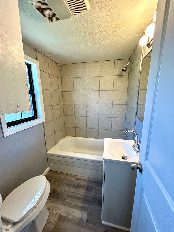 Photo - 1813 NW Bell Ave Unit 1813 1/2
