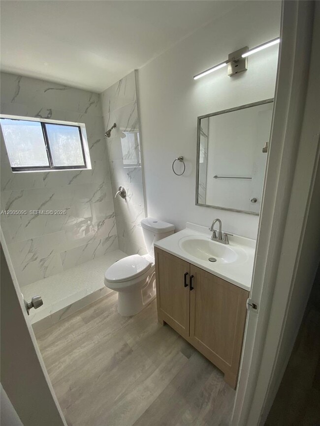 Photo - 9920 NW 68th Pl Unidad 202