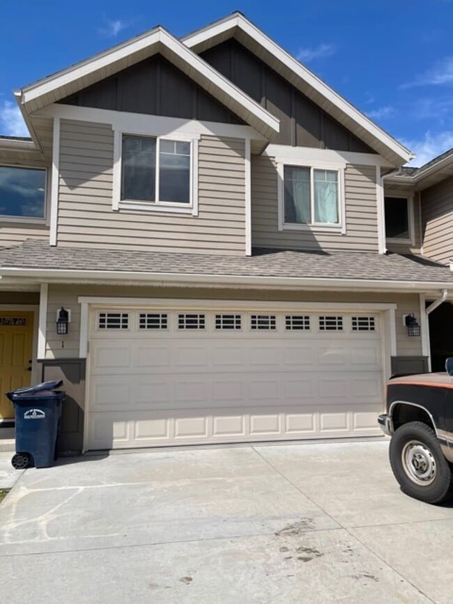 Building Photo - 2951 Warbler Way Unit 1