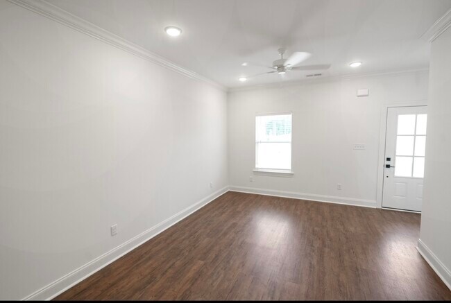 346 Windsor Dr N Unit 703 South Grove Dr