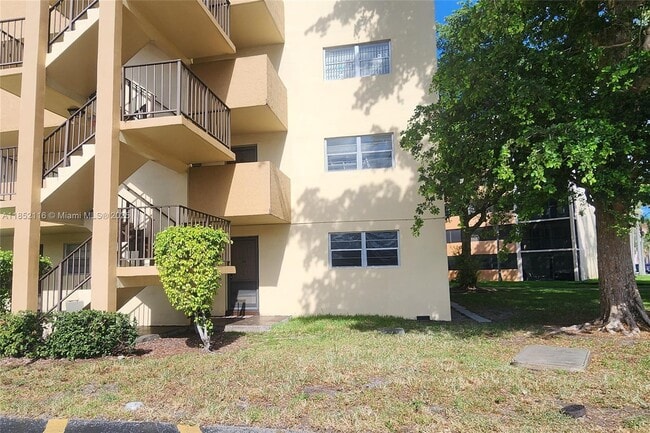 Building Photo - 3905 N Nob Hill Rd Unit 112 Rental