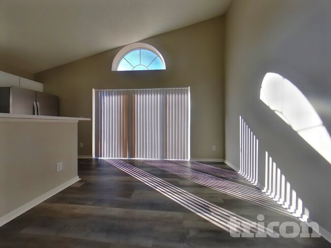 Photo - 1998 Grasmere Dr