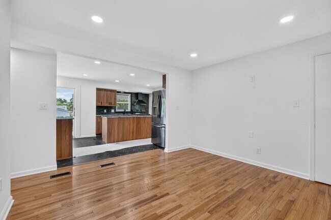 Photo - 9501 49th Pl