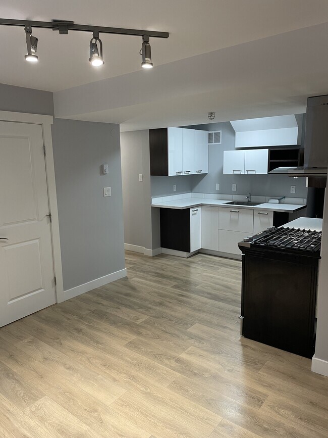 Photo - 22963-22136 136 Ave