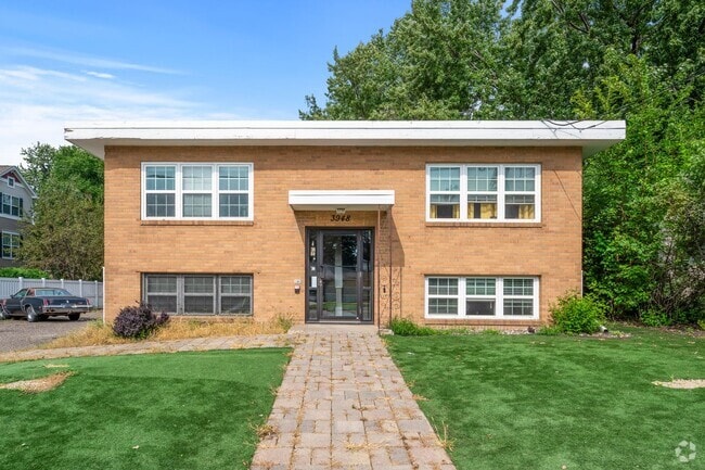 Building Photo - Spacious 1BR/1Bath apartment available Now! Unit 3