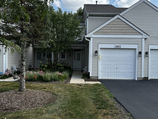 Building Photo - 2927 White Thorn Cir