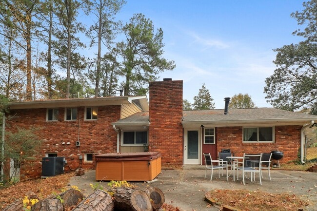 Photo - 2650 Colonial Dr