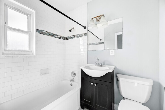 Building Photo - 2407 21st Pl NE Unit #2