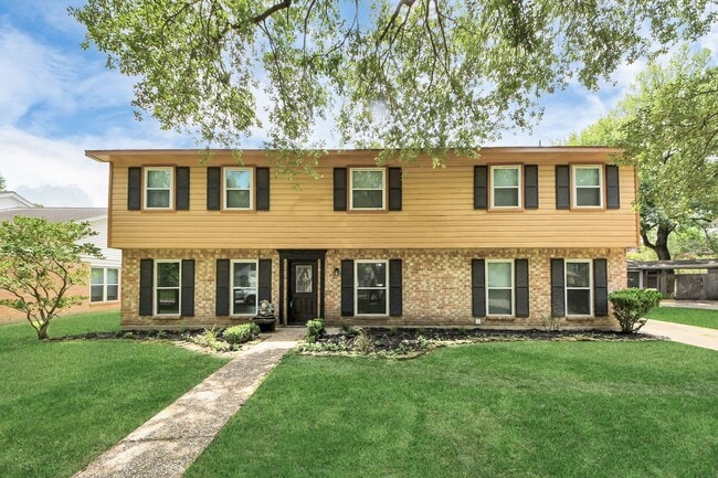 Building Photo - 3923 Cypress Lake Dr