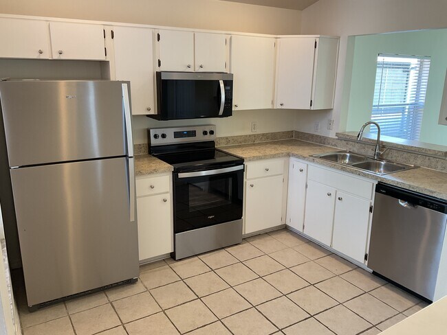 Photo - 256 Daniels Pointe Dr