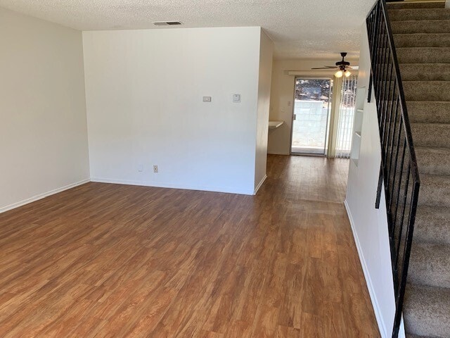 Building Photo - BEAUTIFUL 2STORY 2BD 1.5BA TOWNHOME STYLE ...