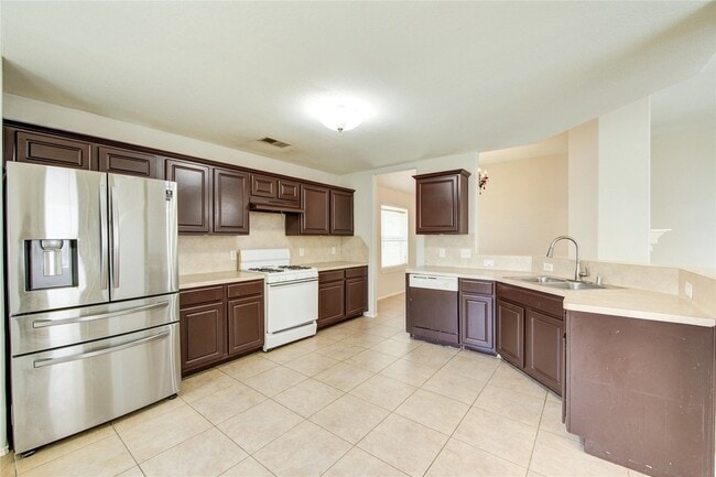 Photo - 19814 Lindenfield Pl