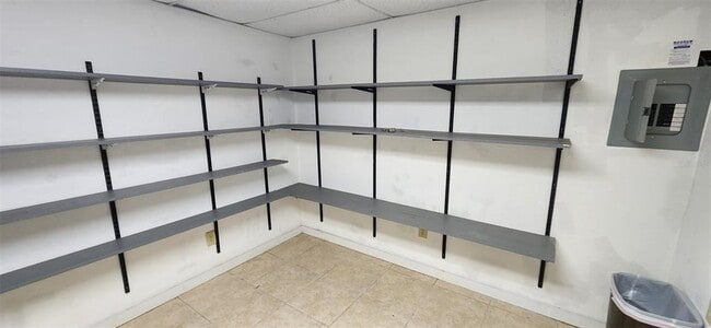 Photo - 205 W Hilda St