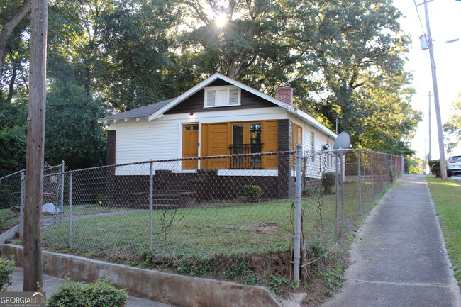 Photo - 2063 McPherson Dr House