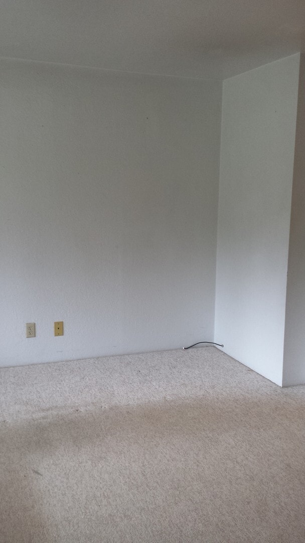 Photo - Nice 2 bedroom, 1 bath with yard.