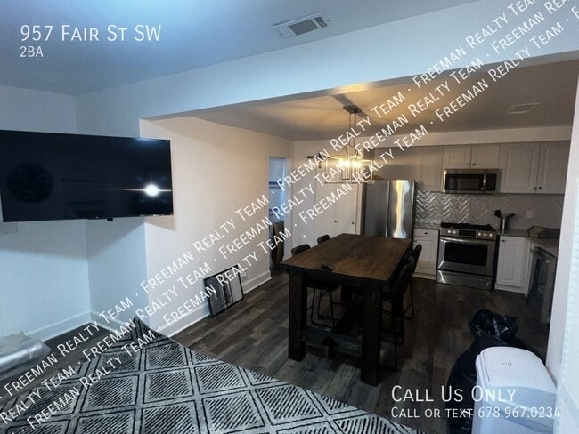 Photo - 957 Fair St SW