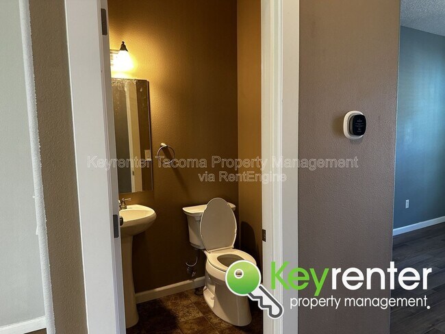 Photo - 809 SE 9th Cir