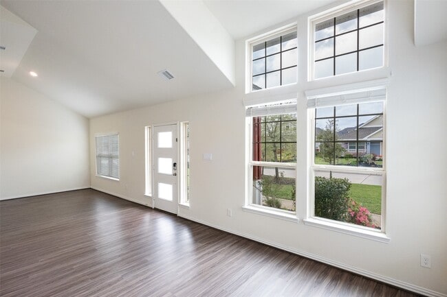 Photo - 216 N Lynx Trail