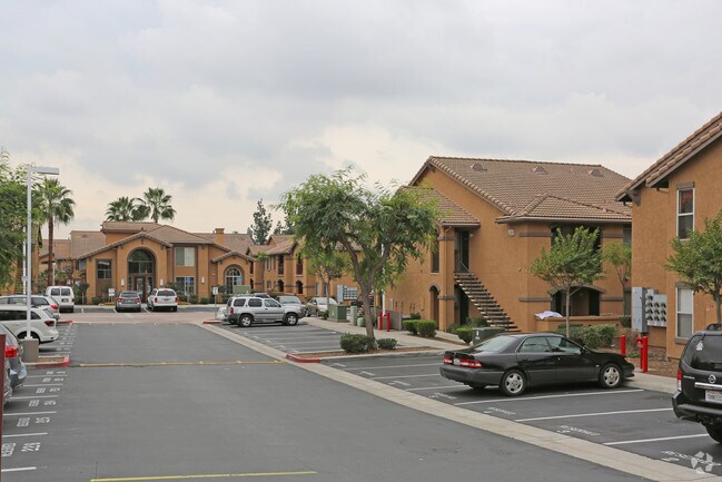 Photo - Royal Heights Apartments