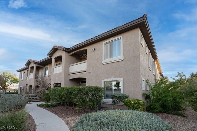 Building Photo - 2305 W Horizon Ridge Pkwy Unit 3323