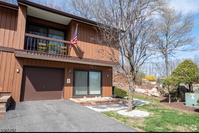 Building Photo - 739 Upper Way Rental