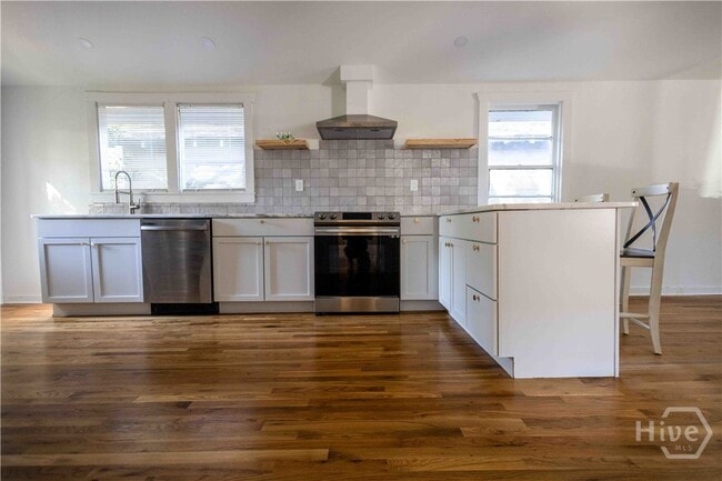 Photo - 731 E 34th St