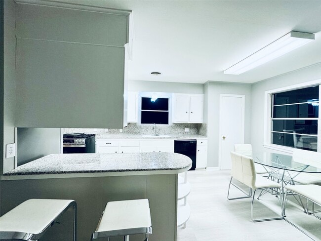 Building Photo - 6410 Neff St