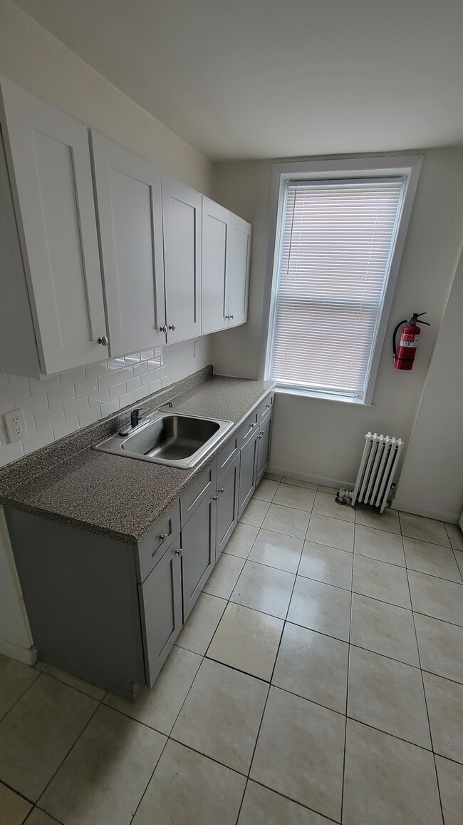 Building Photo - 31 67th St Unit 8