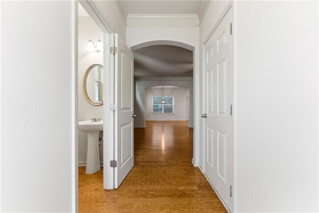 Photo - 413 Village View