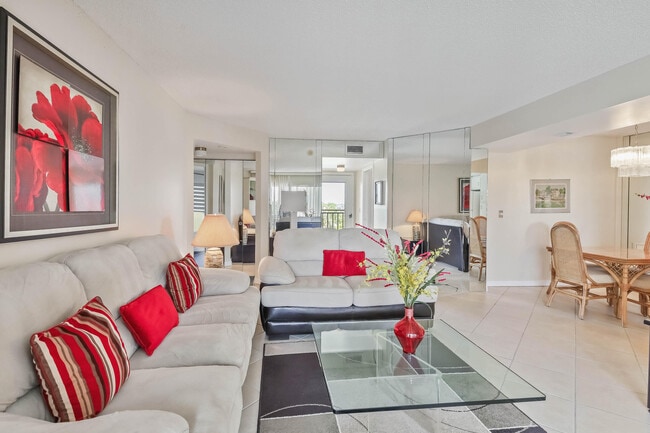 Photo - 3951 Via Poinciana Unit 511