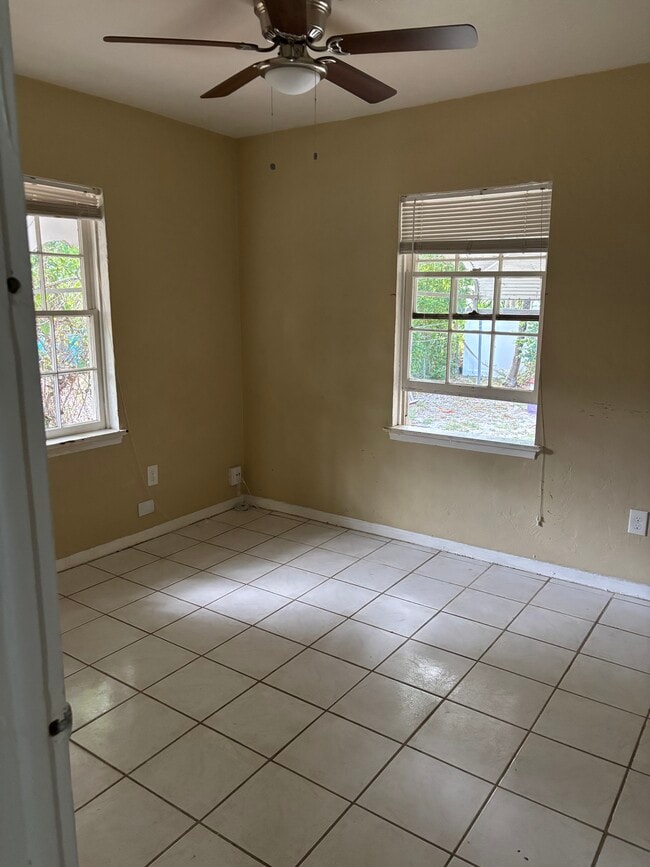 Photo - 1007 NE 112th St