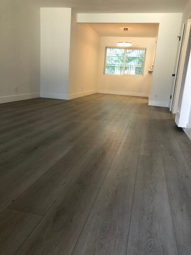 Photo - 18634 Clark St Unidad 212