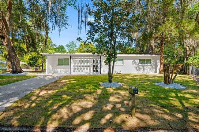 Photo - 1919 NE 17th Dr