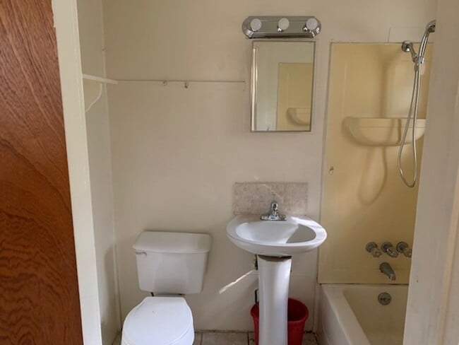 Photo - Lovely 1 Bedroom, 1 Bathroom Apartment