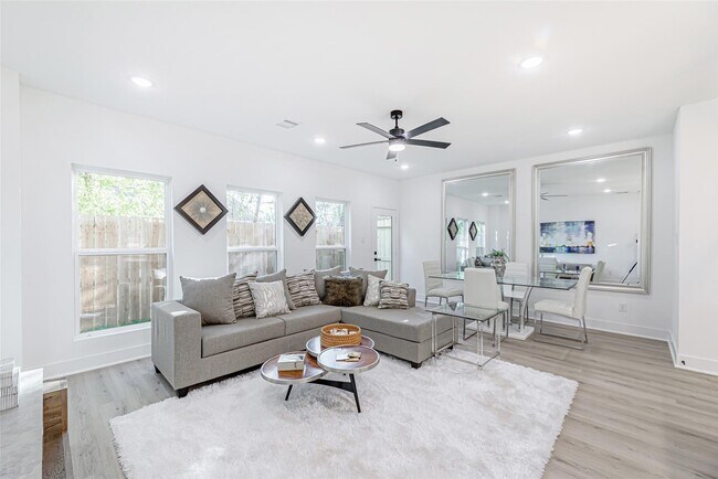 Photo - 7806 Comal St