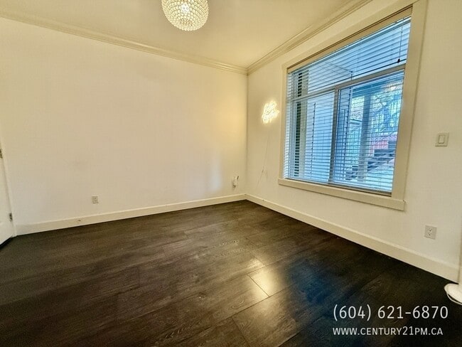 Photo - 13275-13290 90 Ave