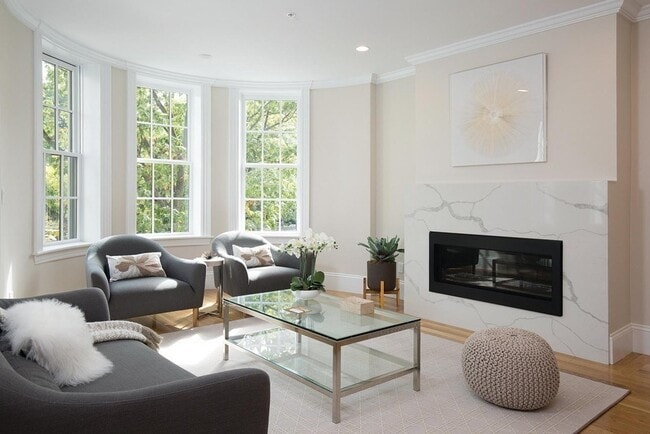 Building Photo - 1248 Beacon St Unit 2
