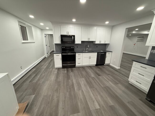 Building Photo - 53 Homeland Dr Unit B