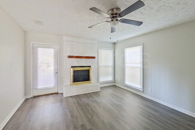 Photo - 908 Inglewood Ln