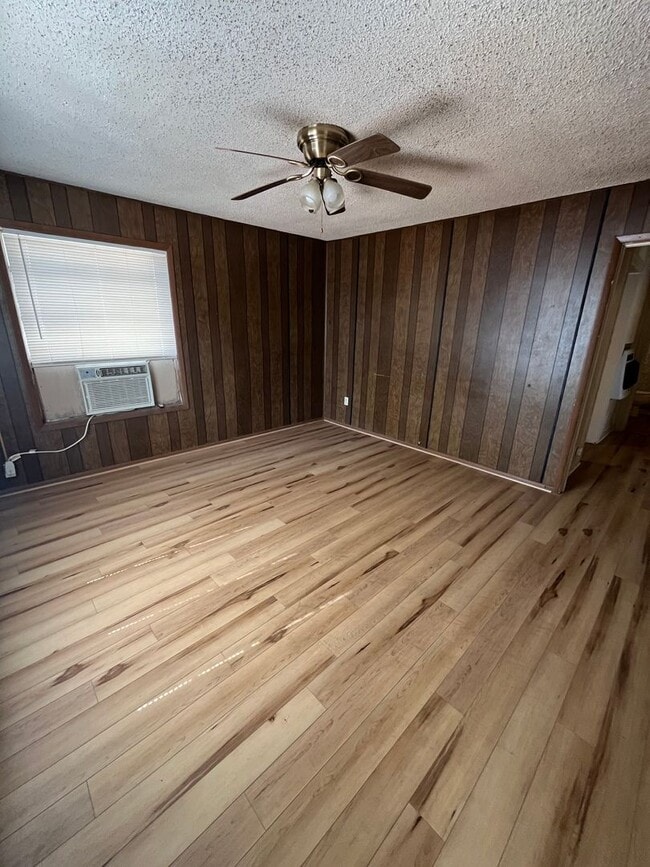 Photo - 3158 S 6th St