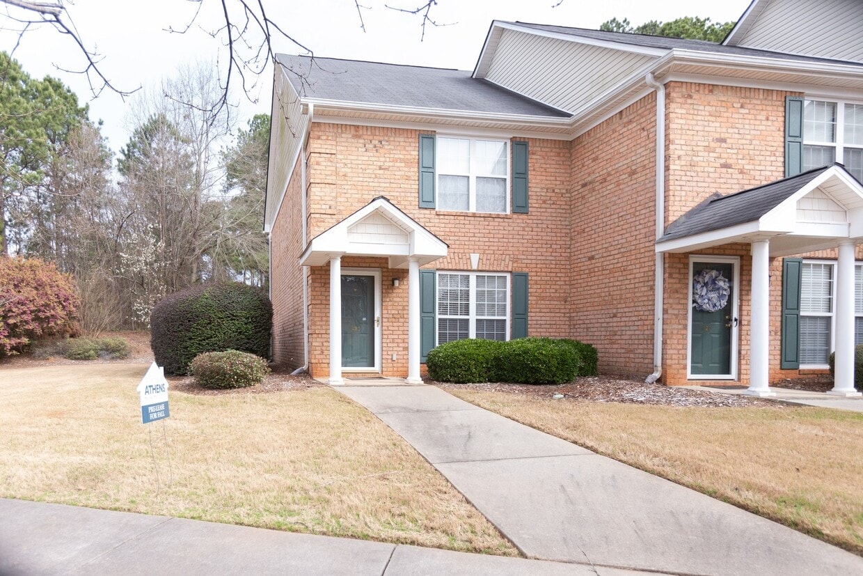 2 Bedroom Townhome off Atlanta Hwy! - 2 Bedroom Townhome off Atlanta Hwy!