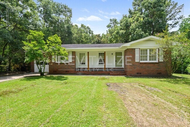 Building Photo - Beautifully Renovated 3-Bedroom Home with Garage & Spacious Yard in Mobile