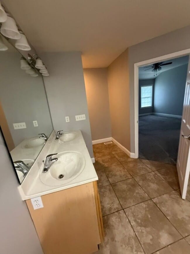 Photo - 410 Goldenrod Dr